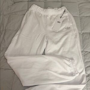 ALO Yoga women's XS White Joggers sweatpants NWT